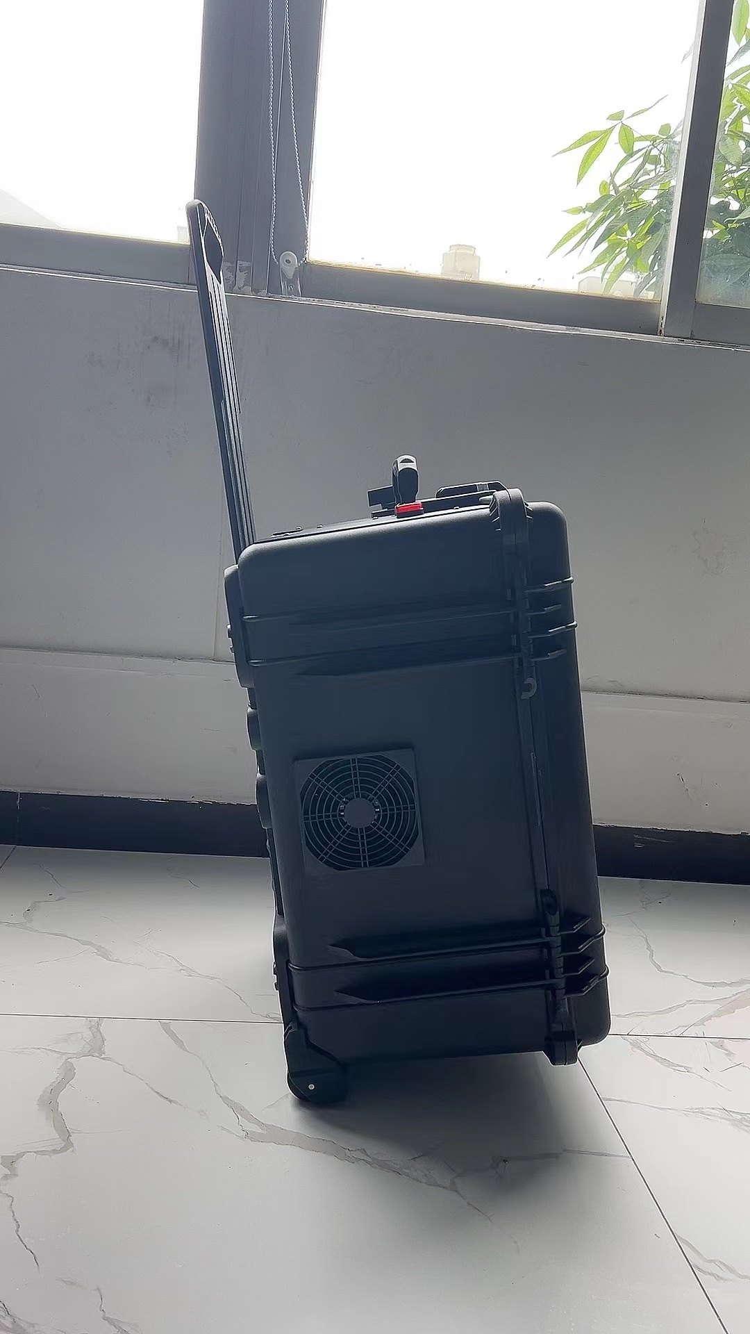 京山手拉箱型移动通信干扰器